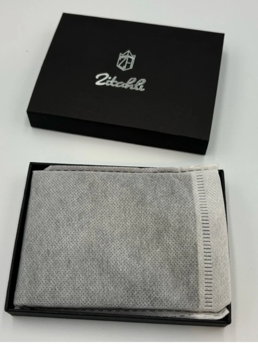 Notable Black Leather Bi-Fold Wallet - Classic Men’s Accessory